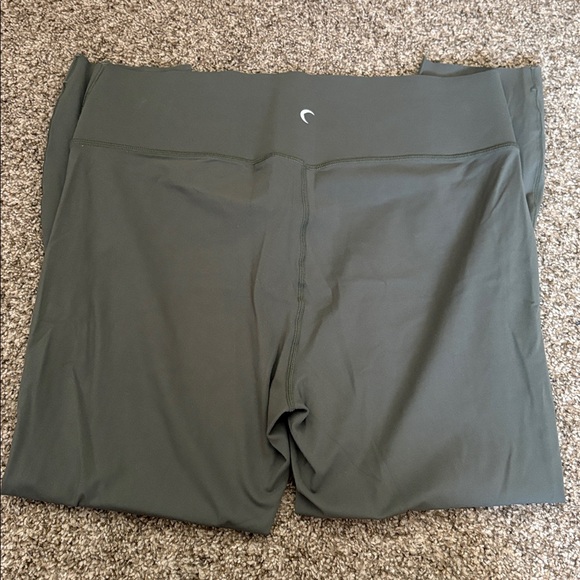 ZYIA Criss Cross Dark Green Leggings - Picture 4 of 4